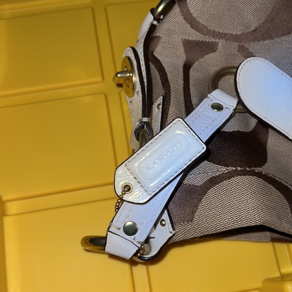 Coach - Picture 3 of 5